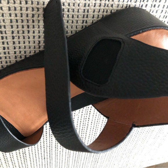 Gentle Soul by Kenneth Cole Gisele black sandals size 9 - Picture 8 of 10